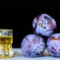 Trucul prin care poți obține un rachiu cu un conținut ridicat de alcool. Ingredientul ce trebuie pus - Foto: Profimedia Images (imagine cu rol ilustrativ)