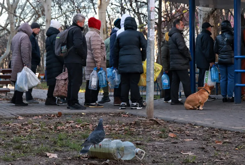 Din cauza bombardamentelor Rusiei, Odesa răm&acirc;ne des fără utilități - Foto: Profimedia images