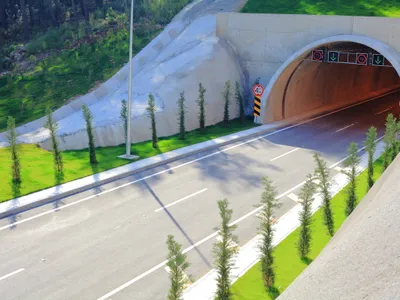 Tunel de autostradă - Foto: magnific.com (Imagine cu rol ilustrativ)