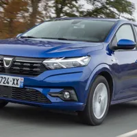 Carrefour intră puternic pe piața de „Rent-a-Car” din Franța: 4 euro/zi pentru o Dacia Sandero. / Foto: auto-moto.com