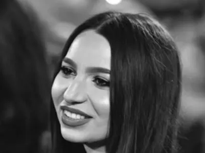 Ce a postat Mălina, cu câteva ore înainte să cadă de la etajul 7. Tragedia a depășit granițele României