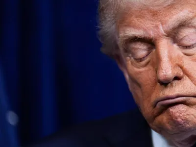 Fractură în baza de susținători MAGA. Figuri cheie din ambele tabere ale mișcării îl critică pe Donald Trump