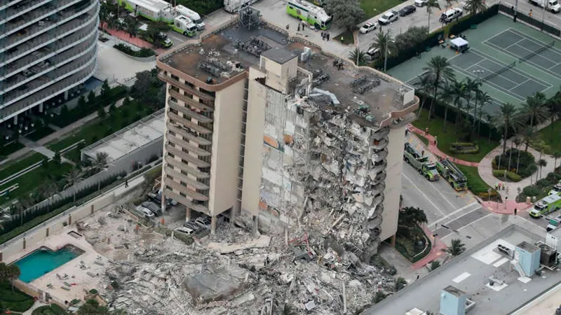 O clădire de 12 etaje, prăbușită în Florida/Foto: AP
