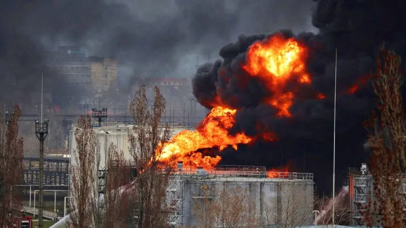Comisar european: Mediul înconjurător e afectat. Bombele ruse lovesc depozitele chimice, rafinăriile / Tylaz