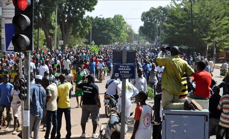 Protestatari din  Burkina Faso au blocat un convoi al armatei franceze/foto: france24