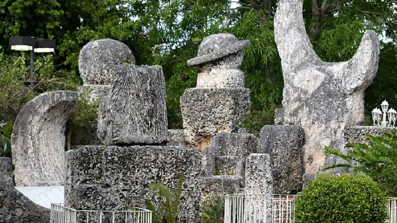 Cine a fost bărbatul care a construit singur un castel