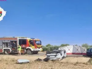 O familie de români dinSpania şi-a pierdut toţi cei trei copii, de opt luni, doi şi respectiv patru ani, într-un accident de maşină