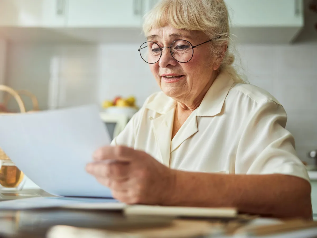 Pensionară la pensie - Foto: Freepik