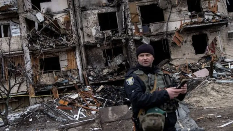 VIDEO Rusia anunță că reduce drastic operațiunile de luptă în zonele Kiev și Chernihiv / BBC