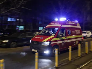 Trei persoane au murit și una a fost rănită după ce două autoturisme s-au ciocnit frontal - FOTO: Inquam Photos / Octav Ganea