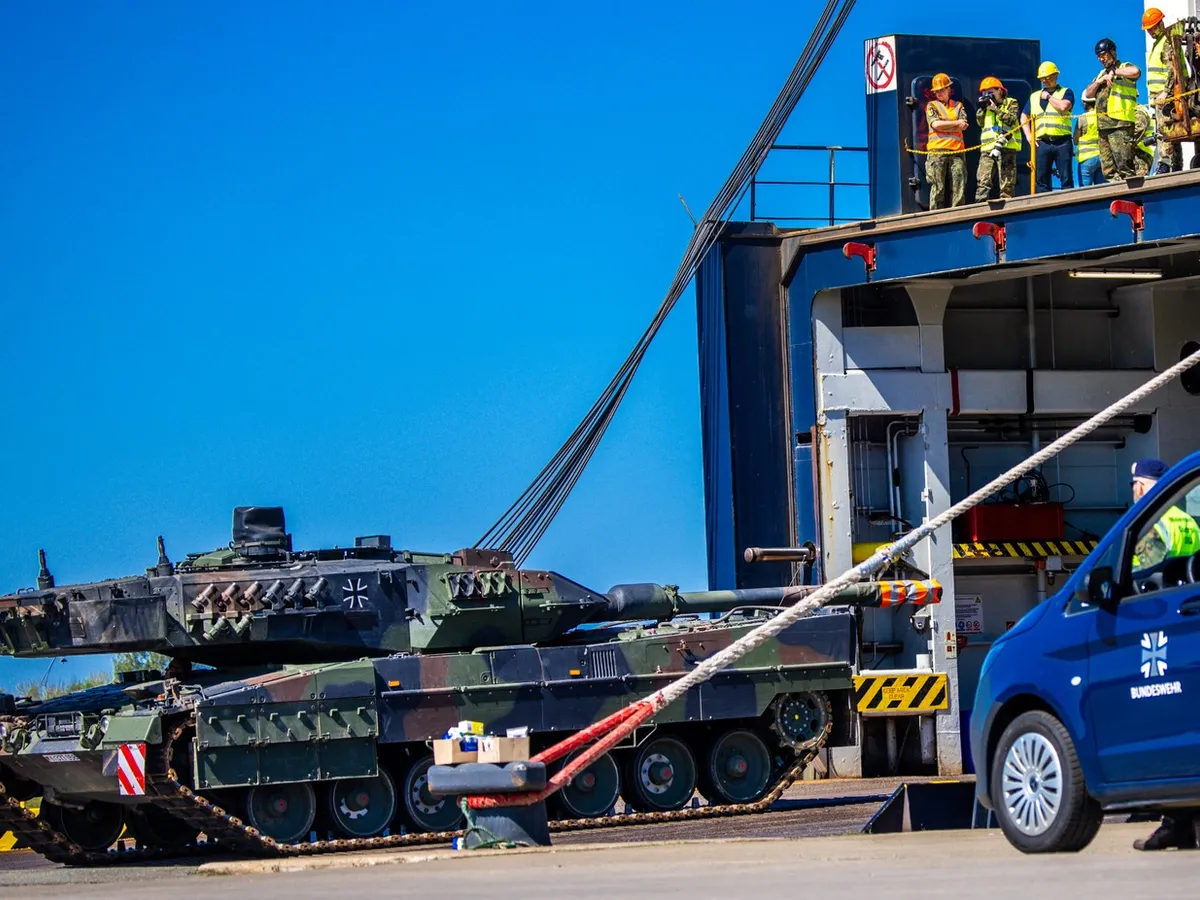 Transportul militar, îngreunat de proceduri la trecerea frontierelor - Foto: Profimedia Images (imagine cu rol ilustrativ)