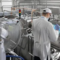 Fabrică de lactate - Foto: Magnific (rol ilustrativ)