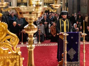 Slujbă la biserică Foto: Basilica.ro / Raluca Ene