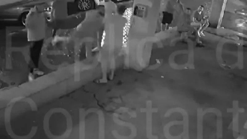 Patru proxeneți din Constanța au călcat în picioare patru persoane în față la Cireșica Foto: captură video Youtube