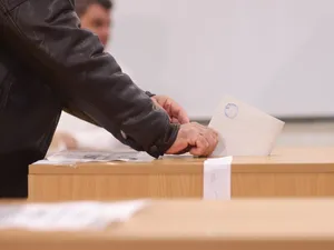 Diaspora votează la foc automat. Prezență mai mare ca în turul al doilea din decembrie - Foto: INQUM PHOTOS / Călin George