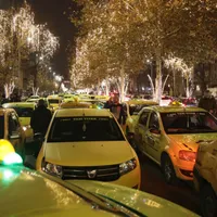 Taximetriștii au blocat bulevardul Lascăr Catargiu. Foto Inquam Photos/Octav Ganea