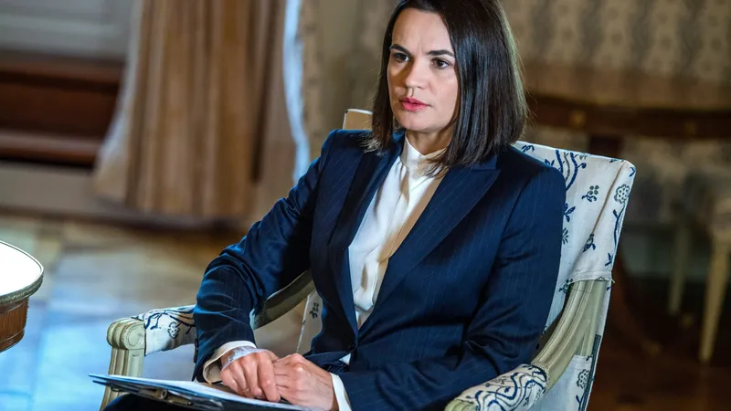 Lidera opoziţiei belaruse din exil, Svetlana Tihanovskaia, cere ajutor președintelui Franței. / Foto: alephnews.ro