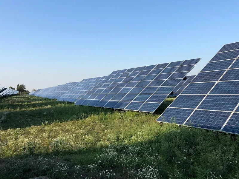 Investiții în panouri fotovoltaice cu puterea a 20 de reactoare nucleare - Foto: Pexels (cu rol ilustrativ)