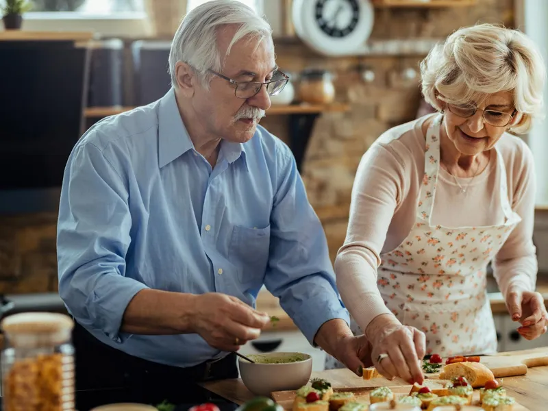 Cine sunt cei 2.000.000 pensionari care pe lângă pensie iau 250 lei pe card de alimente? - Foto: Freepik