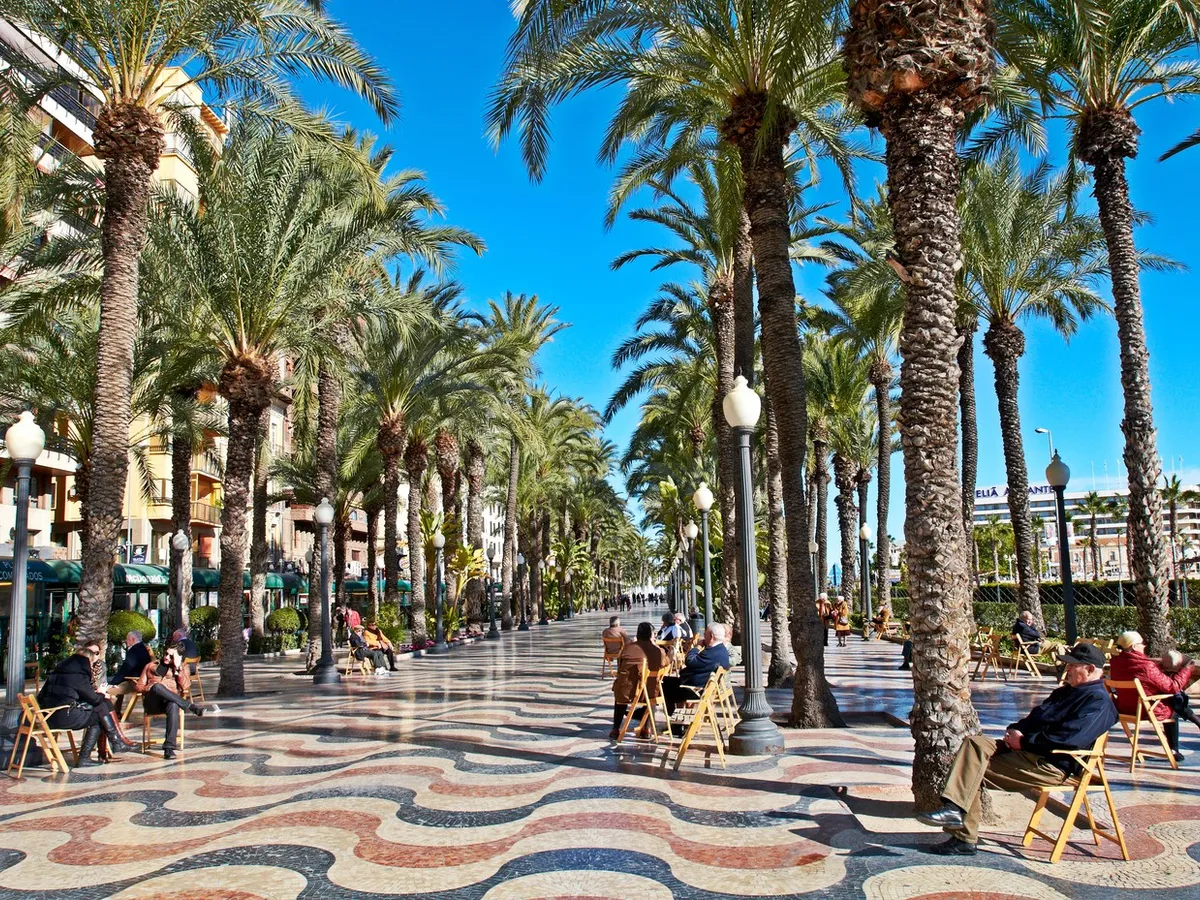 Orașul de la Mediterană devenit destinația vedetă a verii 2026 în Europa. Trei motive care cuceresc turiștii