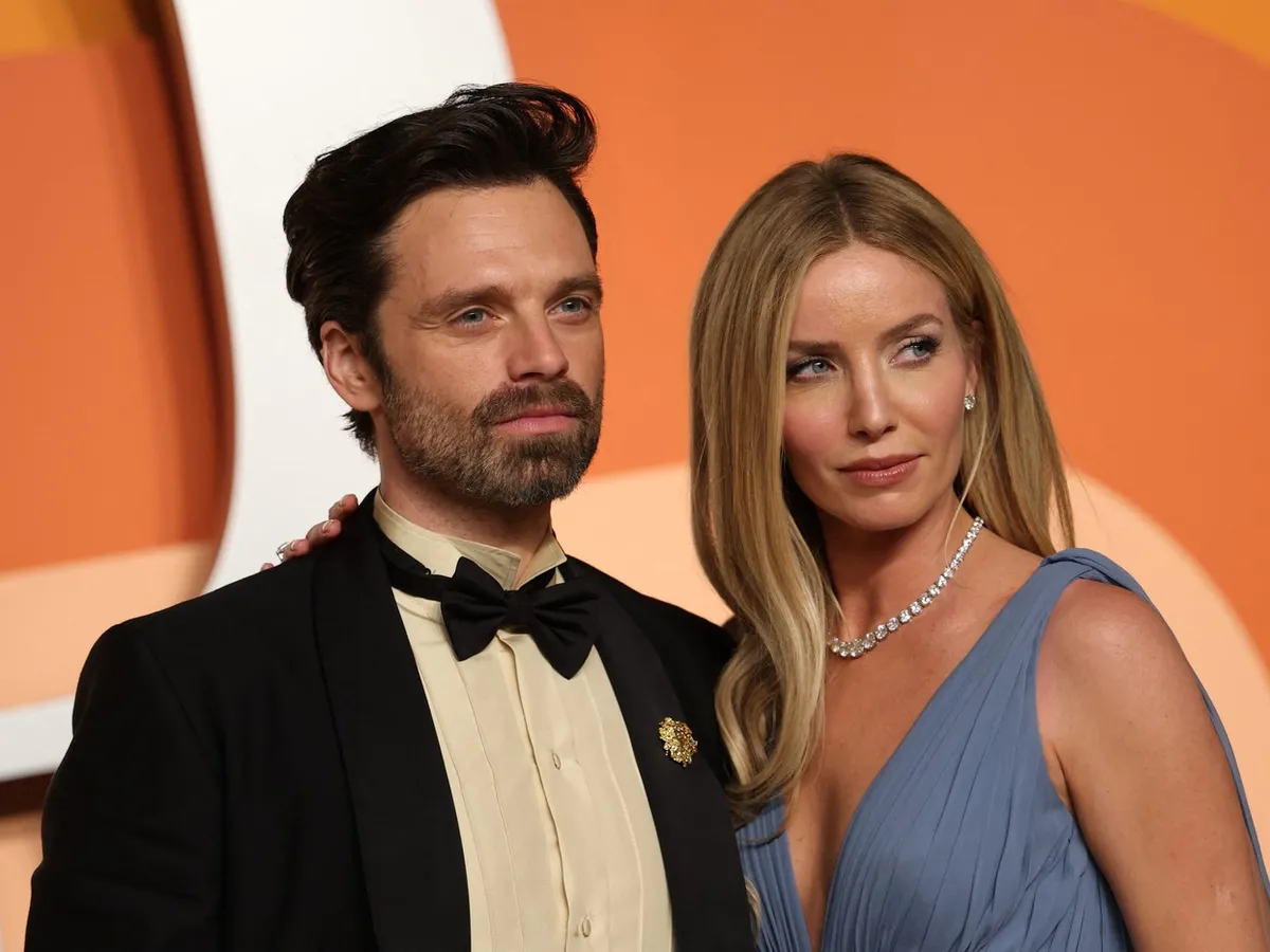 Actorul român Sebastian Stan şi actrița Annabelle Wallis se pregătesc să devină părinţi