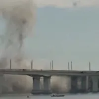 Forțele ucrainene au tras 12 rachete HIMARS asupra podului Antonovski. Rușii sunt încercuiți - FOTO: Twitter/aron_kaczur