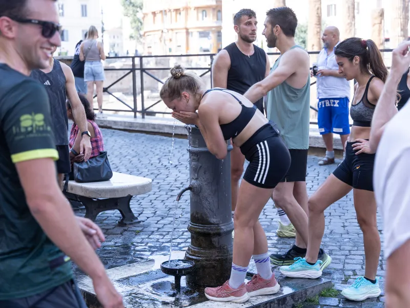 Unul din patru români nu are acces la sistemul public de alimentare cu apă, iar 40% nu au canalizare - Foto: Profimedia Images