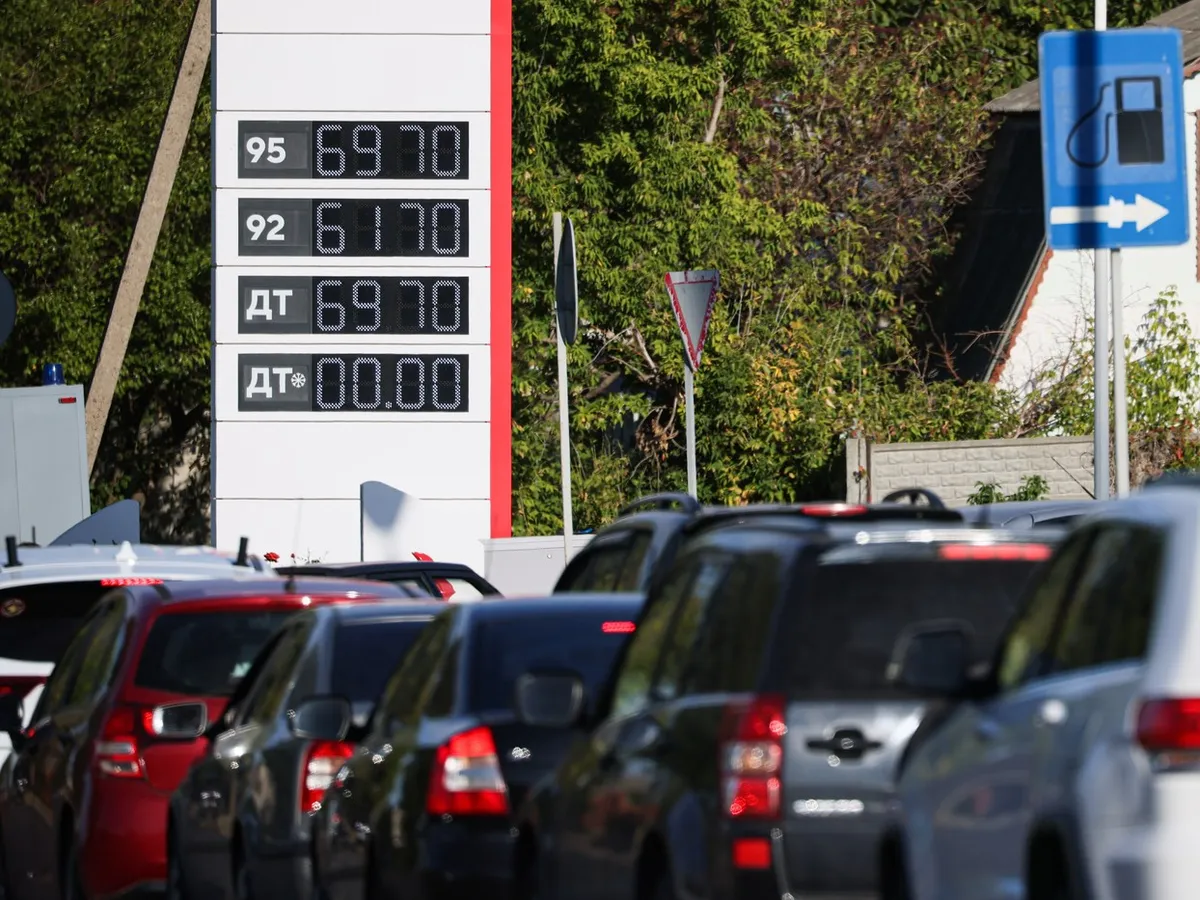 Benzinăriile din Rusia nu prea mai au combustibil - Foto: Profimedia images