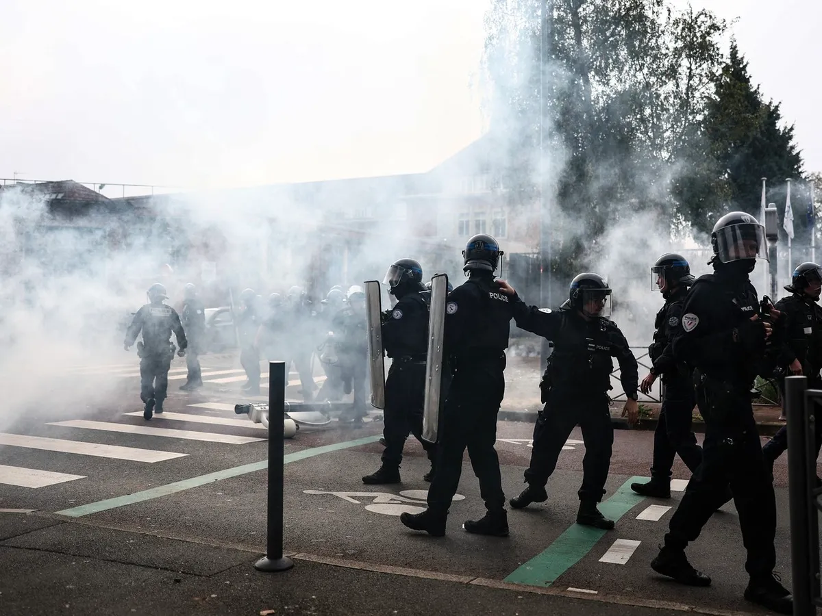 Violențe la protestele elevilor din Franța