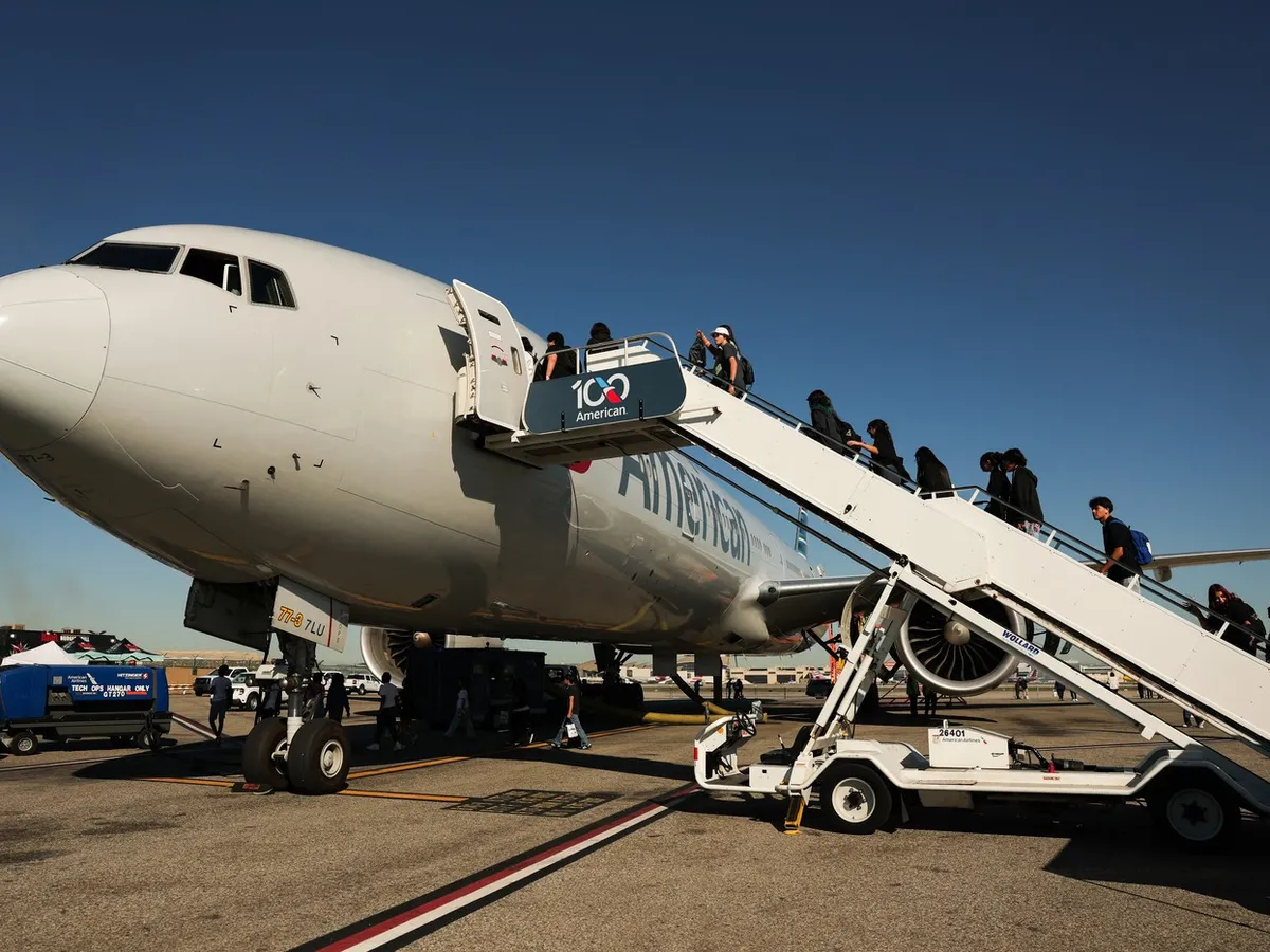 Vance avertizează asupra unui "dezastru" în traficul aerian dacă shutdownul nu încetează