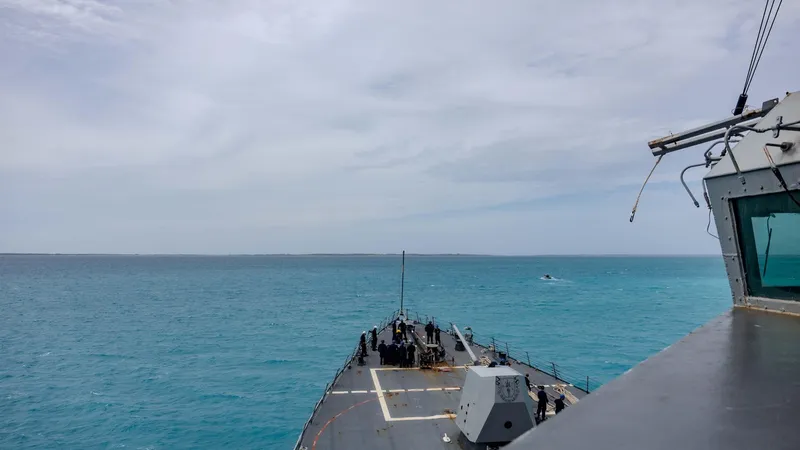 SUA denunţă survolarea unei nave americane de avioane de luptă din Venezuela