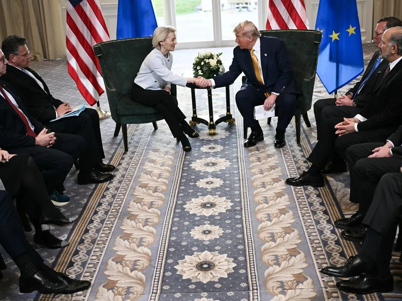 Donald Trump și-a strâns mâna cu Ursula von der Leyen pe un acord important - Foto: Profimedia Images