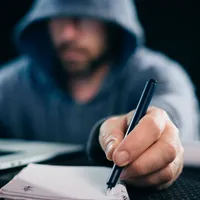 La ce să avem grijă de sărbători? În ce capcane putem pica dacă accesăm mesajele primite  - Foto: Ziarul Financiar / imagine cu caracter ilustrativ