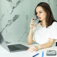 Câtă apă avem nevoie să bem. Foto: Freepik.com - rol ilustrativ
