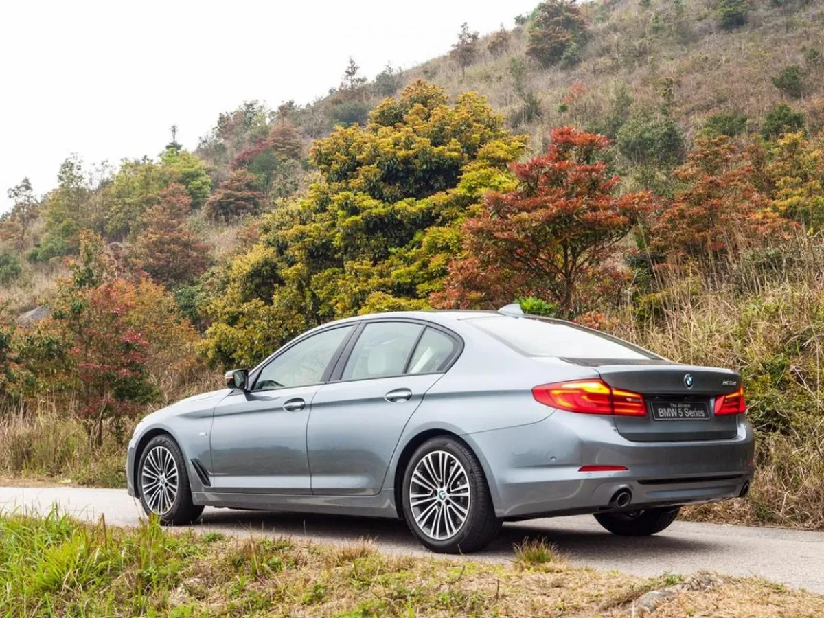 Un bărbat s-a trezit cu o mașină în curte de care nici nu știa. Cum s-a ales cu un BMW seria 5 - Foto: Observator / imagine cu caracter ilustrativ
