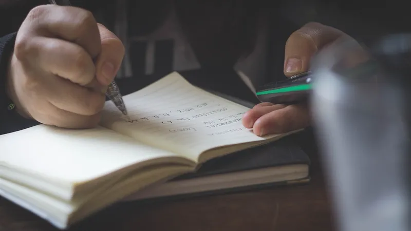 Cum a vrut o femeie de 45 de ani să copieze la Bacalaureat: cu un pix care avea un SIM telefonic - Pexels / Pew Nguyen