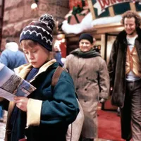Cum arată acum cei doi bandiți din „Singur acasă”, filmul „emblemă” de Crăciun ? - FOTO: Profimedia