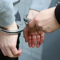 Bărbat arestat după ce a fost prins cu 10 kg de canabis, în Fălticeni. Le avea din Spania