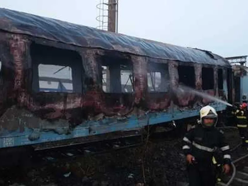 Incendiu la vagoane de tren dezafectate/Foto: isu bucuresti-ilfov