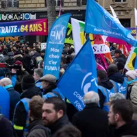 Proteste violente la Paris. Francezii se luptă împotriva creşterea vârstei de pensionare - FOTO: Profimedia