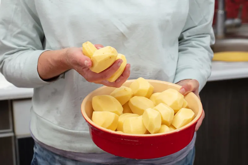 Cartofi curățați - Foto: Freepik (Imagine cu rol ilustrativ)