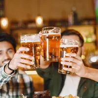 Orașul din România pe care britanicii îl recomandă drept ”Mica Vienă”. Berea costă mai puțin de 2,5€ - Foto: Freepik.com (rol ilustrativ)