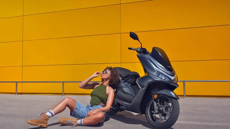 Piața moto a explodat în România. Șoferii au dat năvală la scutere. TOP 3: Honda, Yamaha, BMW - Foto: Honda - Imagine cu rol ilustrativ