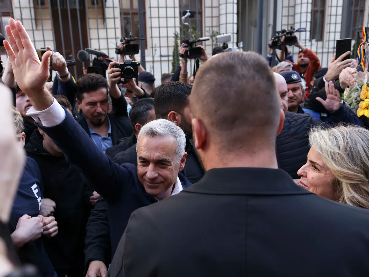 Călin Georgescu avea un carnet cu numele unor politicieni și judecători. De ce îi urmărea? - Foto: INQUAM PHOTOS / Octav Ganea