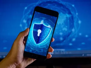 Ce e "bluesnarfing", funcția care deschide ușa escrocheriilor în telefoanele mobile. Cum ne protejăm - Foto: Profimedia images