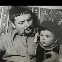 Recunoașteți personajul? Băiețelul care a ajuns cel mai carismatic muzician - Foto: Facebook / imagine cu caracter ilustrativ