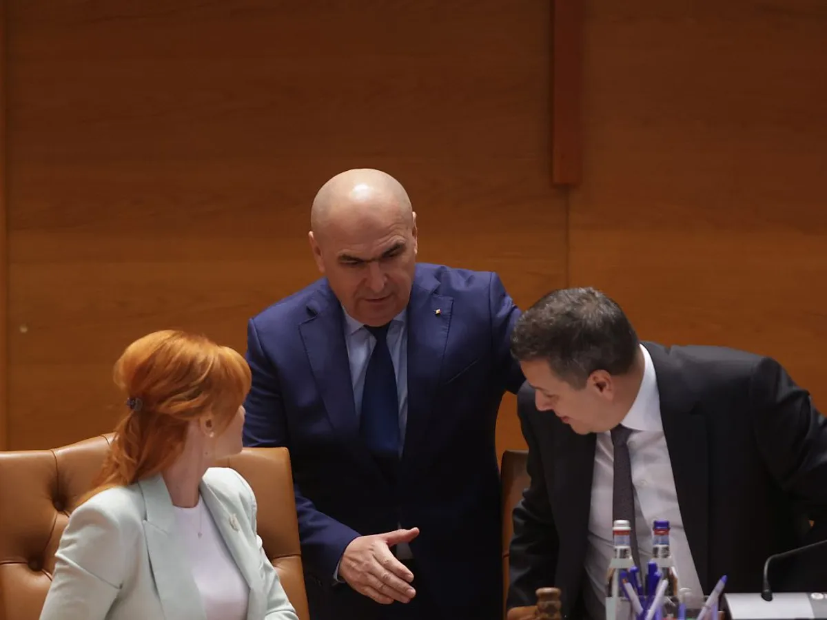 Premierul Ilie Bolojan şi preşedintele PSD, Sorin Grindeanu - Foto: INQUAM PHOTOS/George Călin