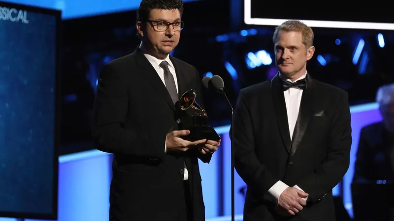 Șerban Ghenea (stânga) și John Hanes, la premiile Grammy din 2018 Foto: profimediaimages.ro