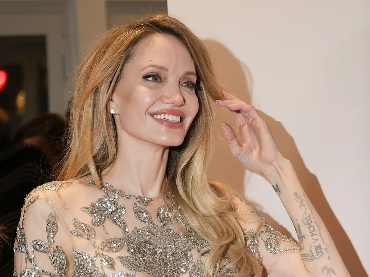 Secretul Angelinei Jolie pentru un ten perfect la 50 de ani. Ce rutină de frumusețe are în fiecare zi?