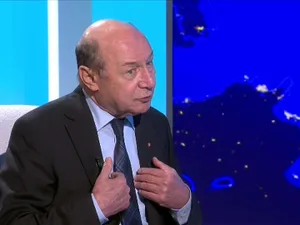 Traian Băsescu: Incultura noastră ne face să fim păcăliţi de specimene – Georgescu sau Simion Foto: Stirilile ProTV captură video